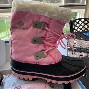 New with Box Dream Pairs sparkling snow boots  Big Girls -6